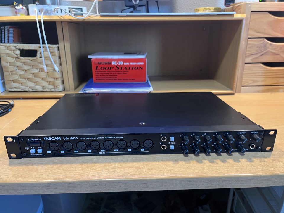 Interfaz de audio TASCAM US-1800