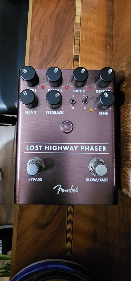 Pedales: Lost Highway phaser Fender y Politune noir