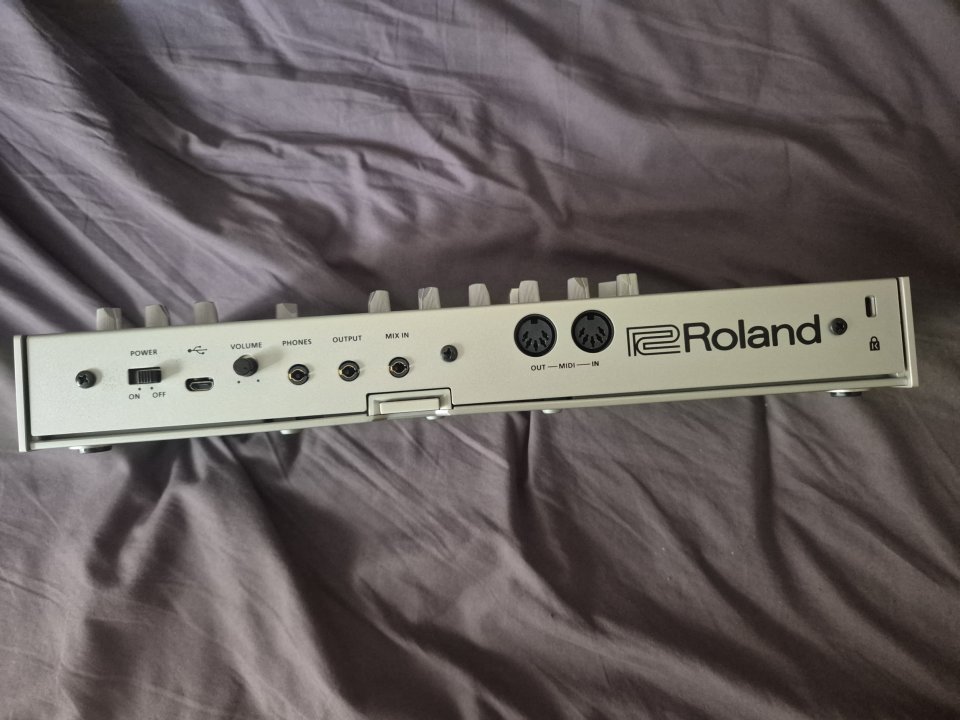 Roland TB-03 de segunda mano · Foto 2 de 3 · Barcelona · 300 €