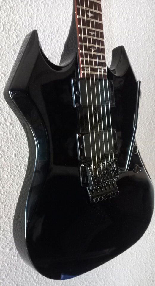 Guitarra Washburn Bat 4