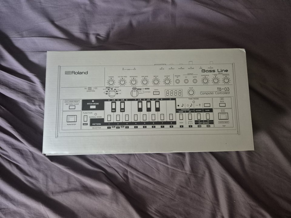 Roland TB-03 de segunda mano · Foto 3 de 3 · Barcelona · 300 €