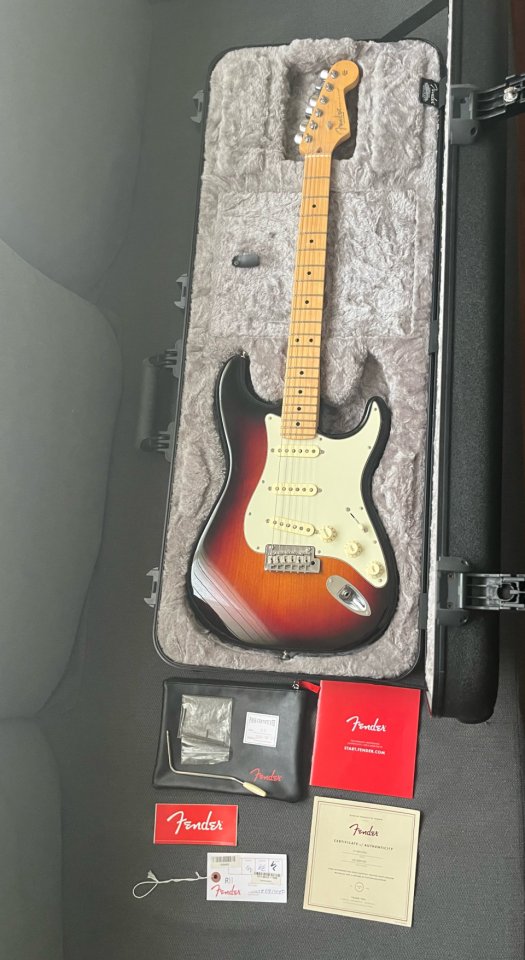 Vendo Fender Stratocaster American Pro de segunda mano · Foto 9 de 10 · Bizkaia · 1300 €