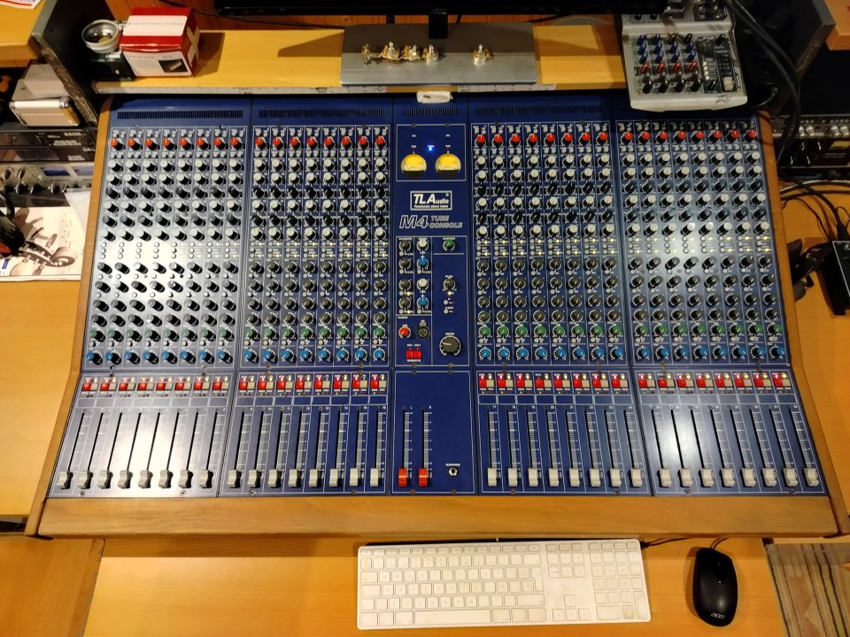 Mesa TL Audio M4 32 canales