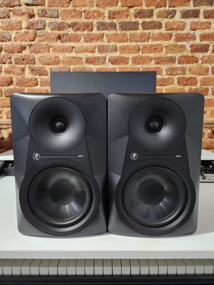 Monitores Mackie MR624