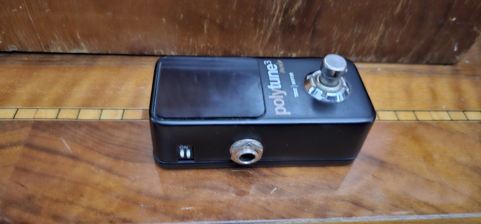 Pedales: Lost Highway phaser Fender y Politune noir