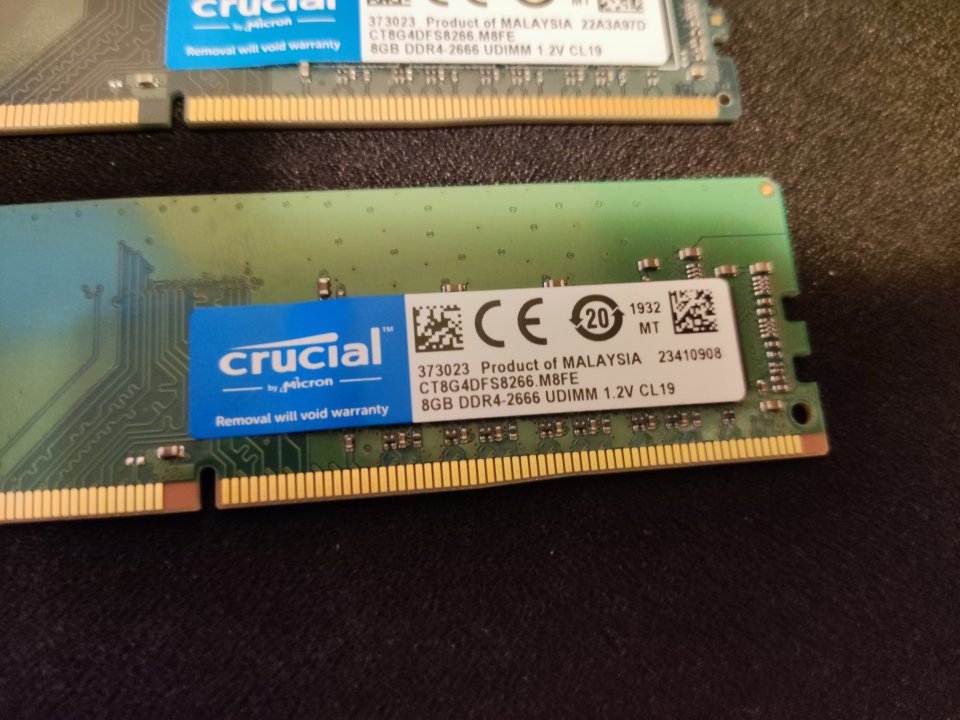 4x Crucial 8GB DDR4 2666 UDIMM RAM (32GB en total) de segunda mano · Foto 1 de 3 · Alicante