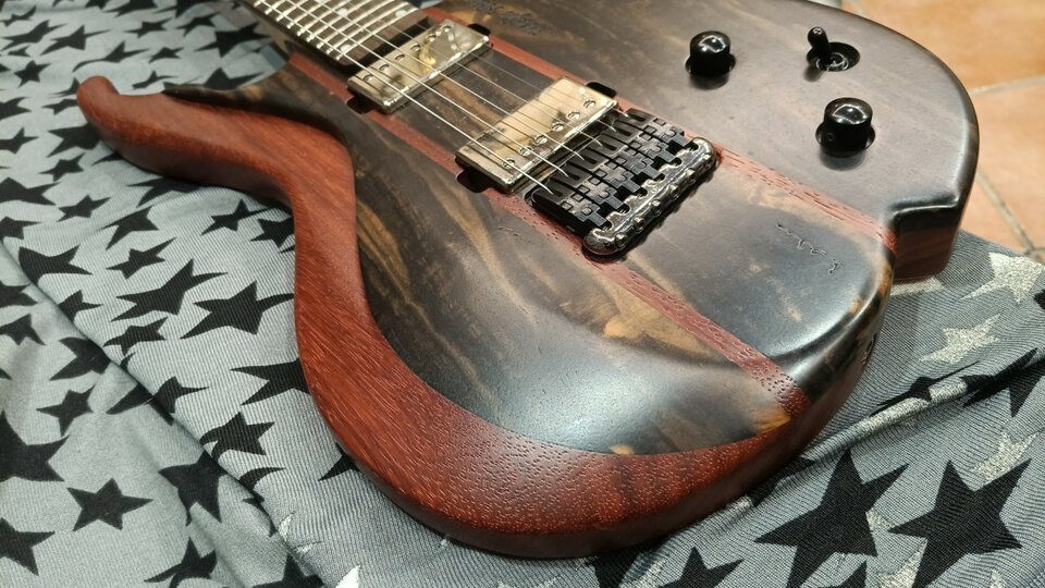 CUERPO guitarra WEISSE HÜGEL KORALLE + extras .