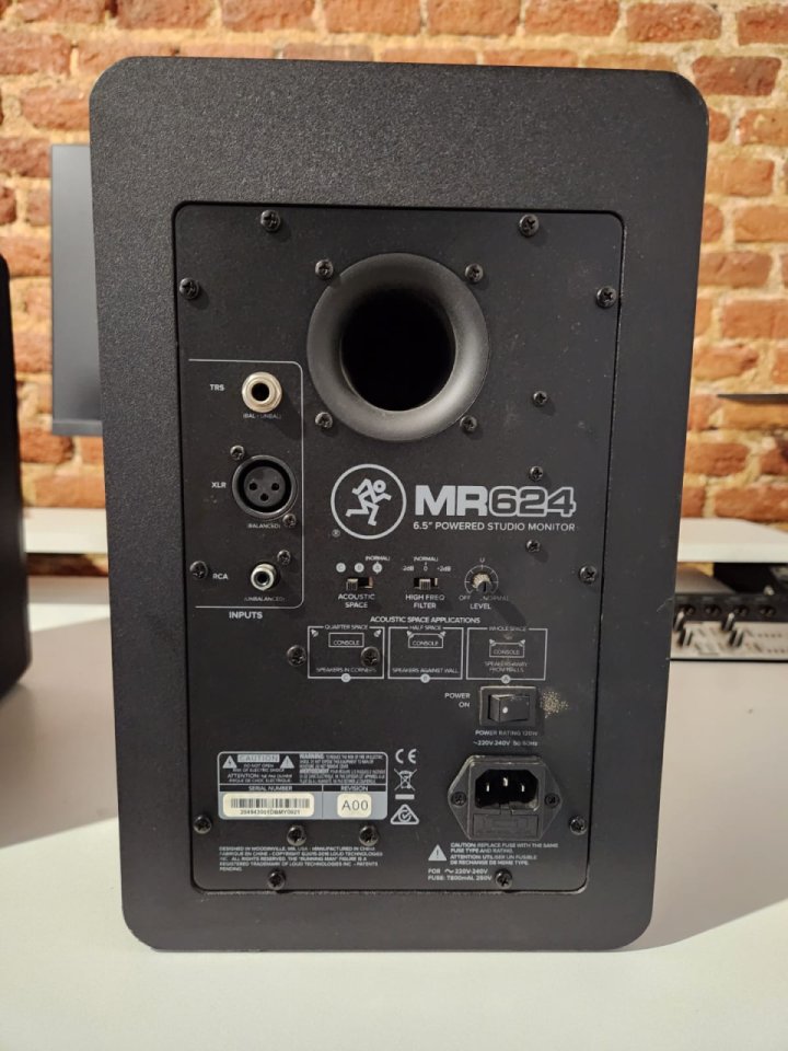 Monitores Mackie MR624 de segunda mano · Foto 3 de 4 · Madrid · 270 €
