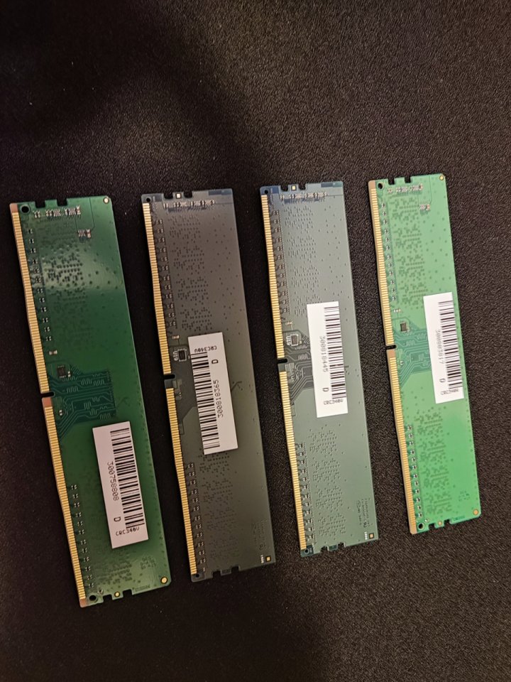 4x Crucial 8GB DDR4 2666 UDIMM RAM (32GB en total) de segunda mano · Foto 2 de 3 · Alicante
