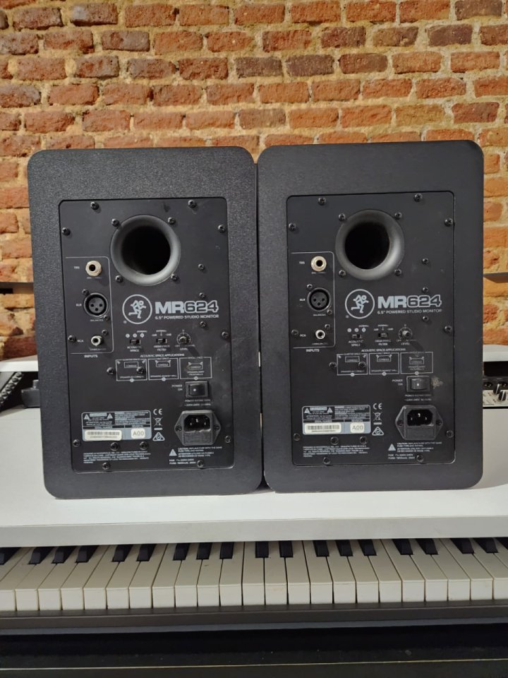 Monitores Mackie MR624 de segunda mano · Foto 4 de 4 · Madrid · 270 €