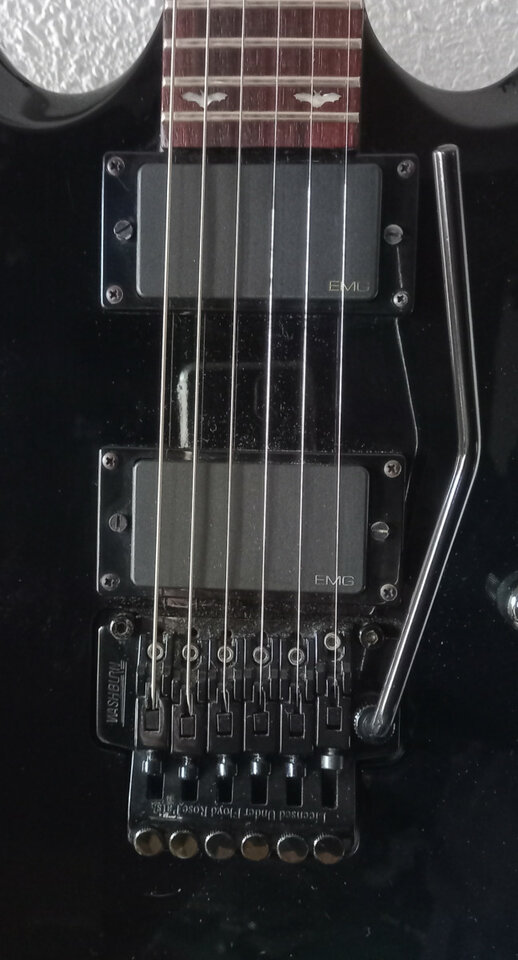 Guitarra Washburn Bat 4