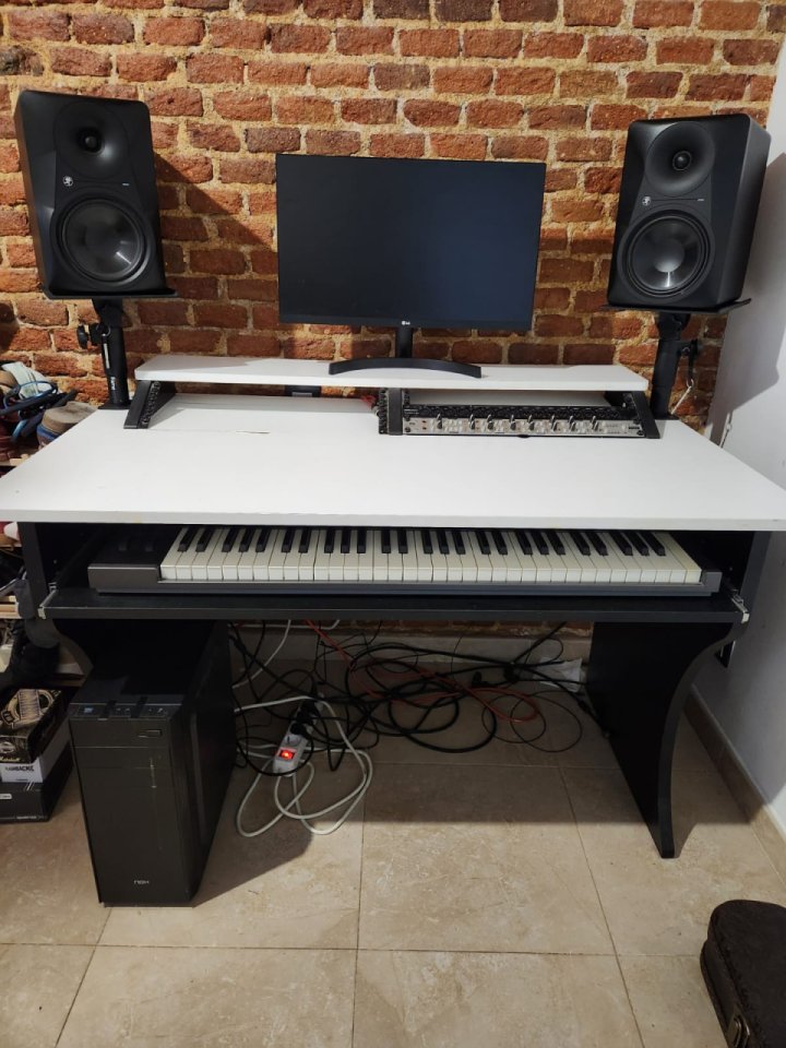 Mesa de produccion de segunda mano · Foto 1 de 2 · Madrid · 250 €