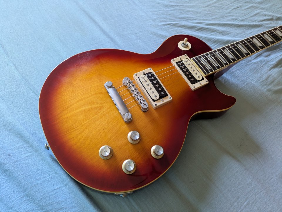 Guitarra Epiphone Les Paul Classic + estuche semirígido de segunda mano · Foto 2 de 10 · Madrid · 550 €