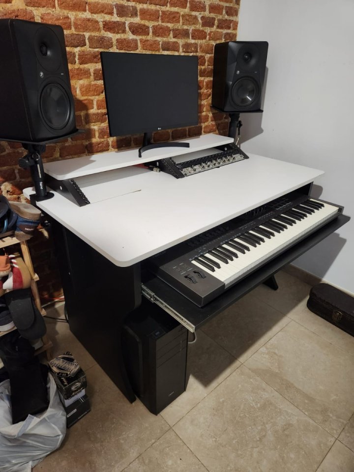 Mesa de produccion de segunda mano · Foto 2 de 2 · Madrid · 250 €