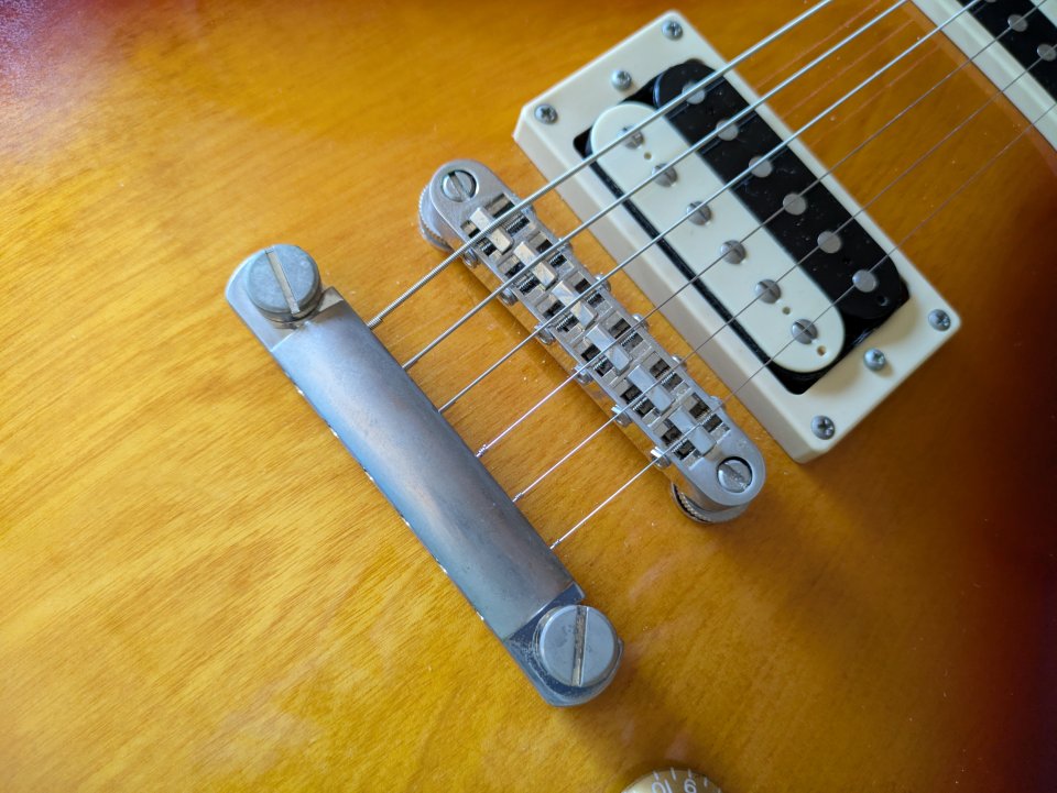 Guitarra Epiphone Les Paul Classic + estuche semirígido de segunda mano · Foto 3 de 10 · Madrid · 550 €