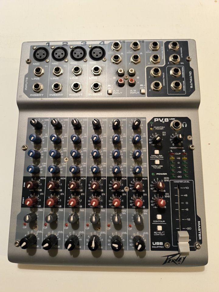 Mixer Peavey pv8