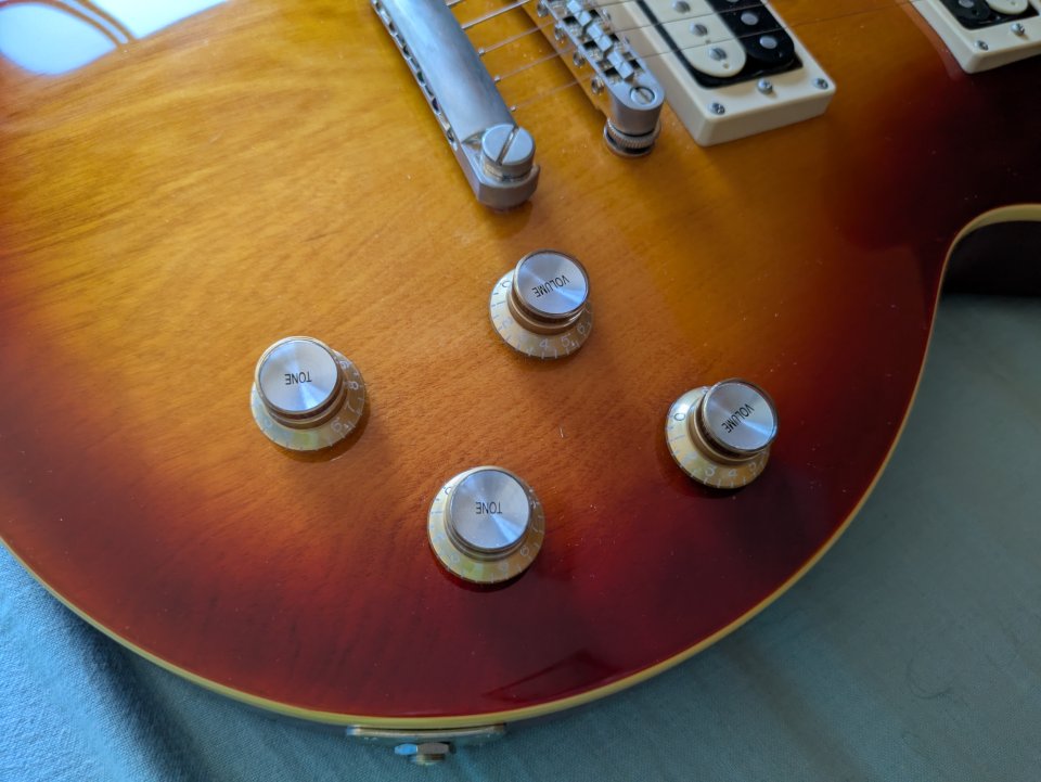 Guitarra Epiphone Les Paul Classic + estuche semirígido de segunda mano · Foto 4 de 10 · Madrid · 550 €