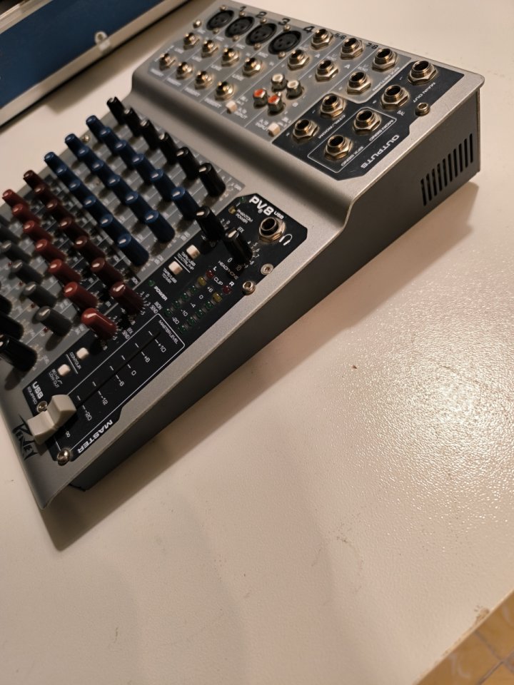 Mixer Peavey pv8