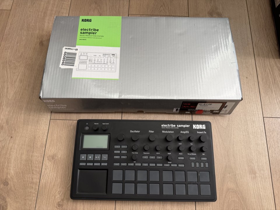 Vendo material de estudio y sintetizadores de segunda mano · Foto 3 de 9 · Barcelona · 2600 €