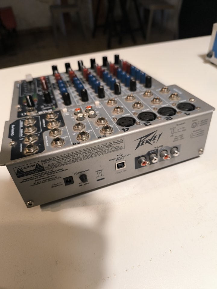 Mixer Peavey pv8
