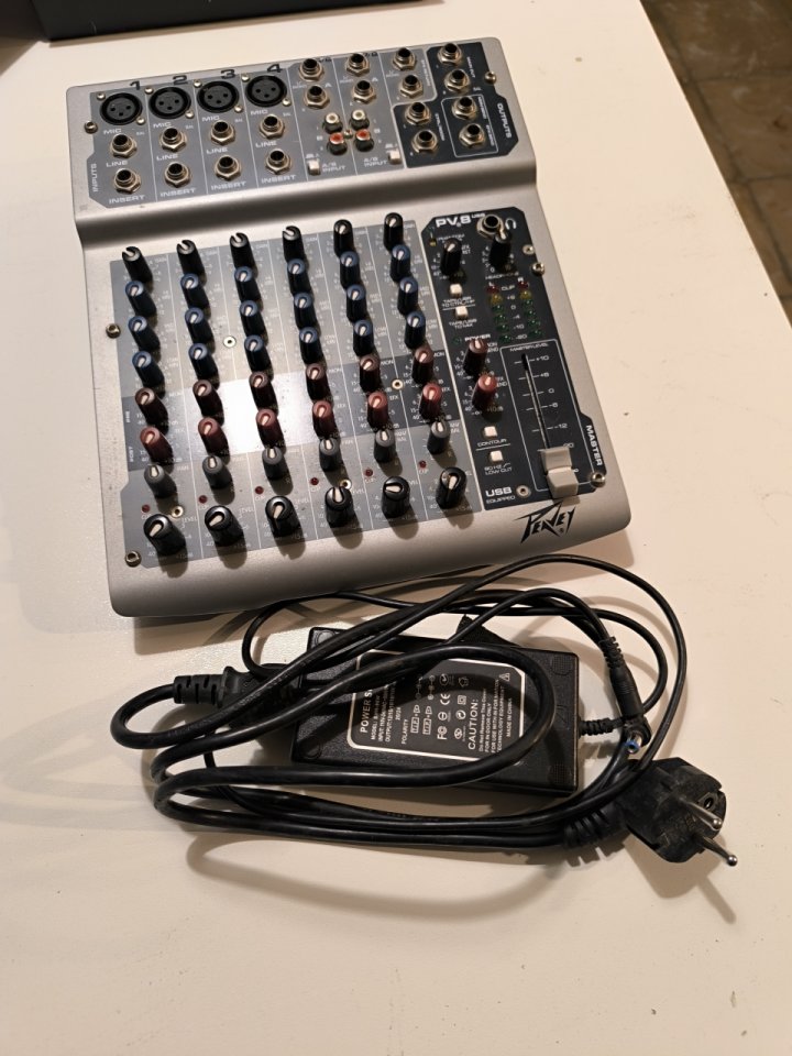 Mixer Peavey pv8