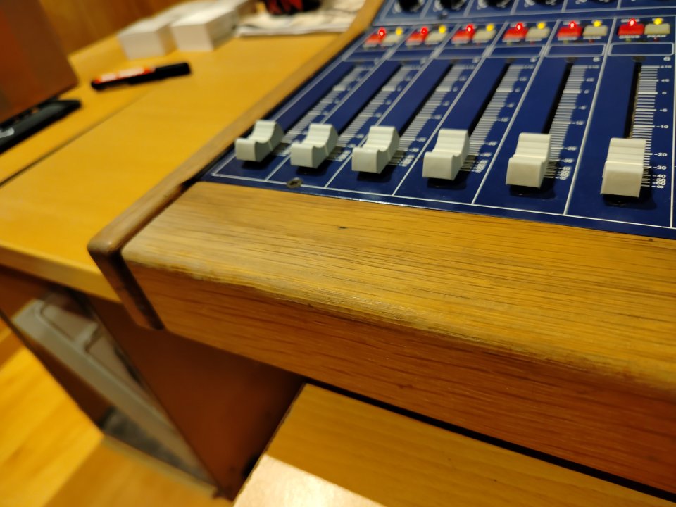 Mesa TL Audio M4 32 canales