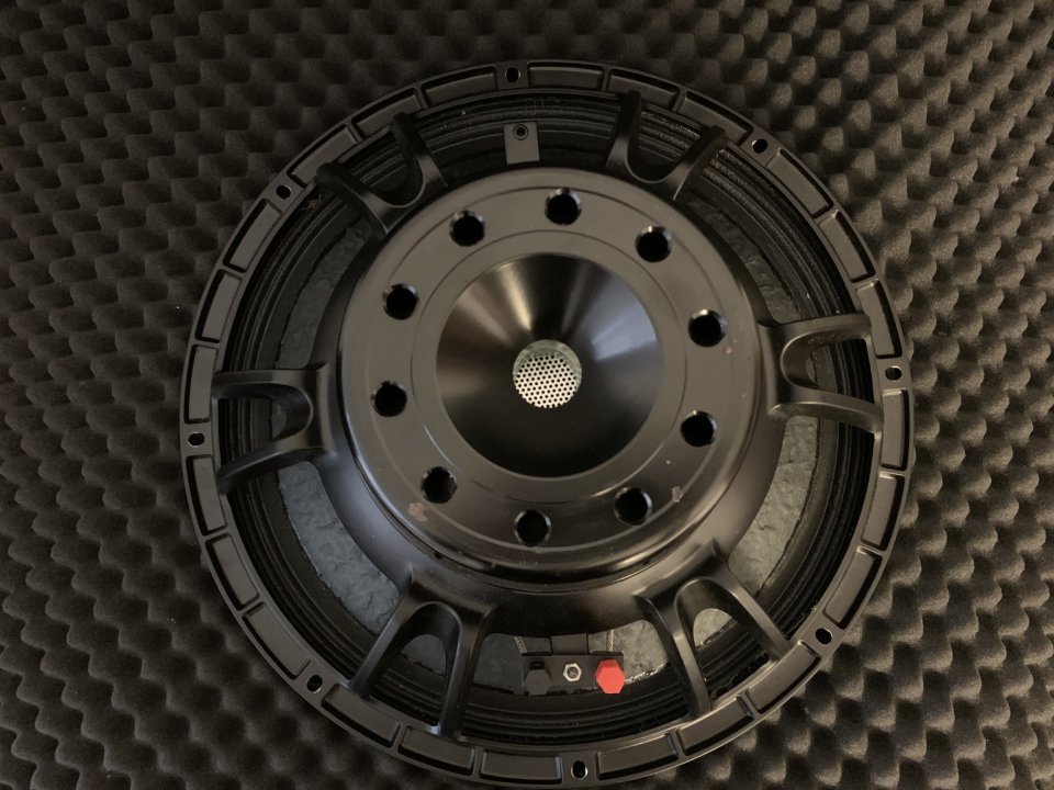 Subgrave GK Audio Neo W3000 de segunda mano · Foto 7 de 9 · Valencia · 180 €