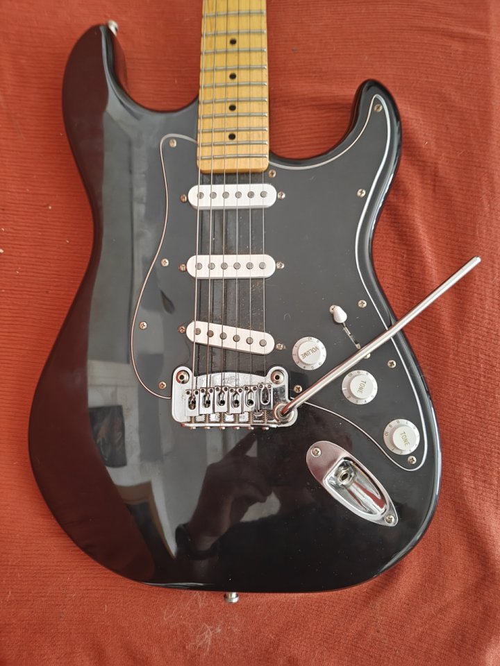 G&L Tribute Series Legacy (Leo Fender) - Gloss Black  2021