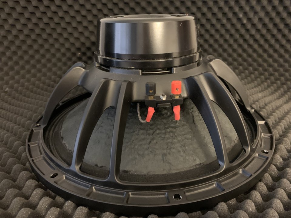 Subgrave GK Audio Neo W3000 de segunda mano · Foto 8 de 9 · Valencia · 180 €