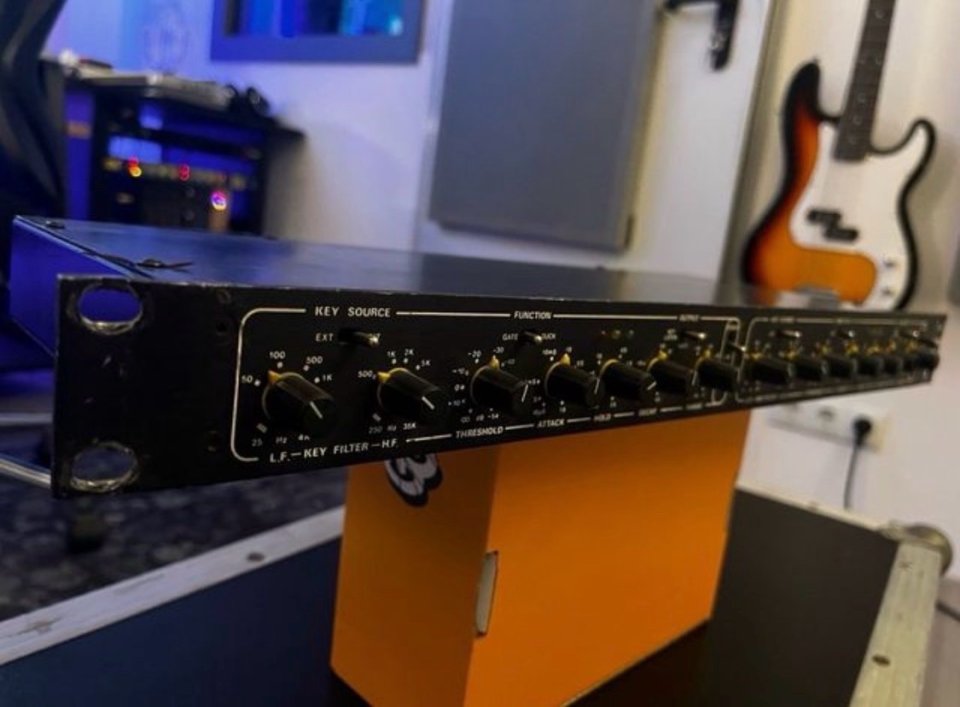 Dual gate Drawmer DS 201 (Jack y XLR) de segunda mano · Foto 3 de 4 · Madrid · 180 €