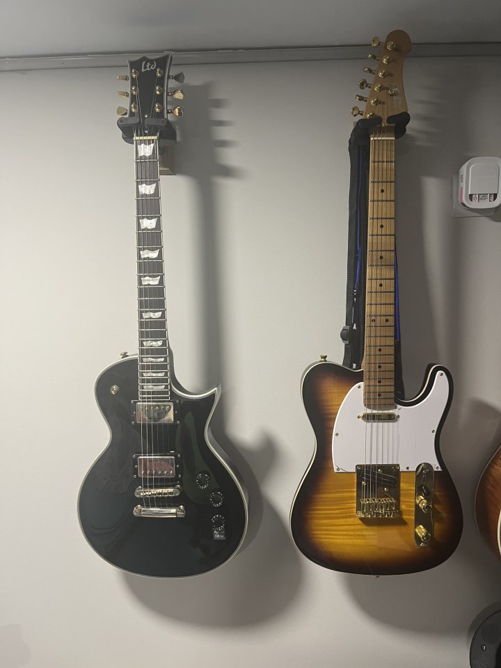 Cambio dos guitarras por una de segunda mano · Ciudad Real
