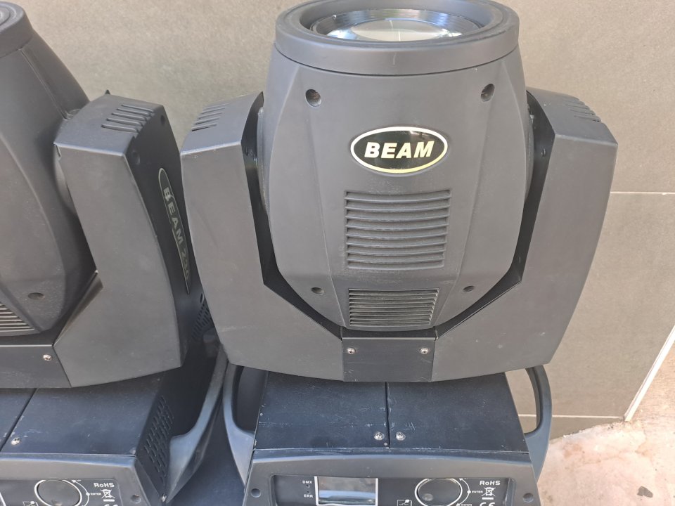 Dos Cabezas Moviles Beam 7R + Flightcase + Lámparas Nuevas de segunda mano · Foto 3 de 8 · Sevilla · 500 €