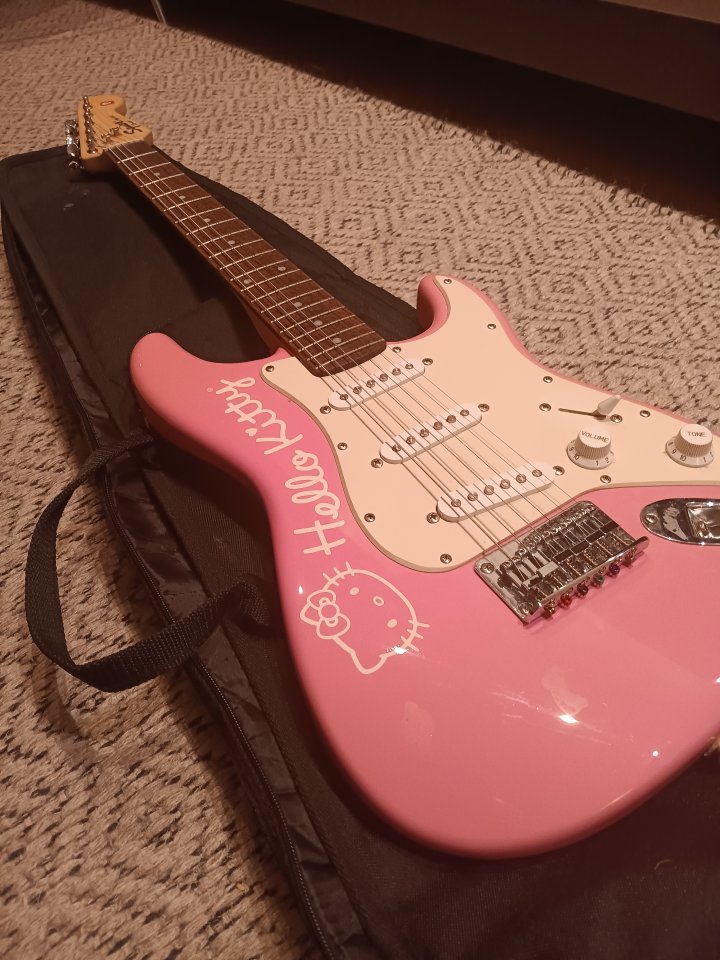 Hello Kitty squier
