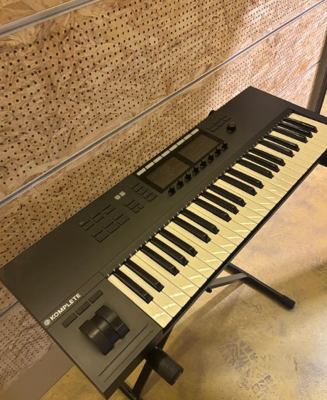 NI Komplete Kontrol S49 MK2 ¡De paquete! de segunda mano · Foto 2 de 3 · SC Tenerife · 250 €