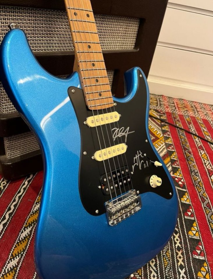 Jet Guitars firmada por Metallica