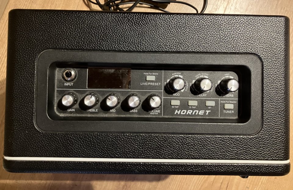 Mooer Hornet 15 black de segunda mano · Foto 2 de 5 · Granada · 60 €