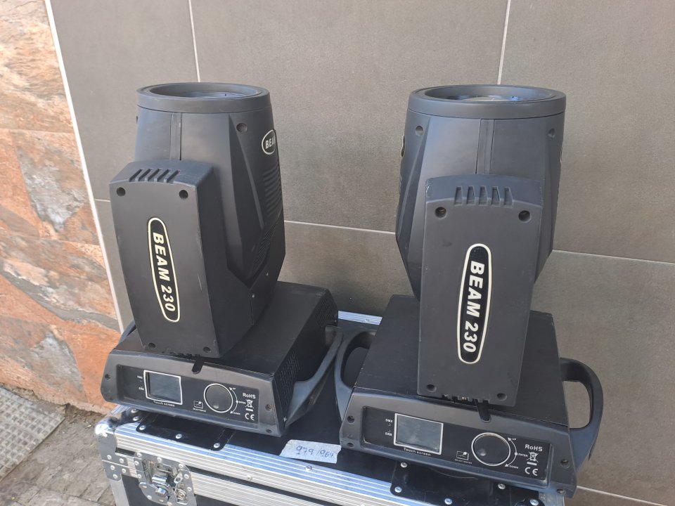 Dos Cabezas Moviles Beam 7R + Flightcase + Lámparas Nuevas de segunda mano · Foto 5 de 8 · Sevilla · 500 €