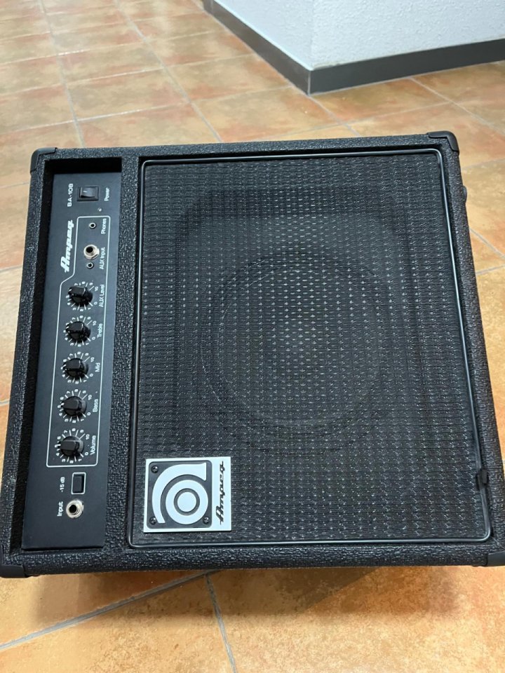 Ampli Bajo Ampeg BA-108v2
