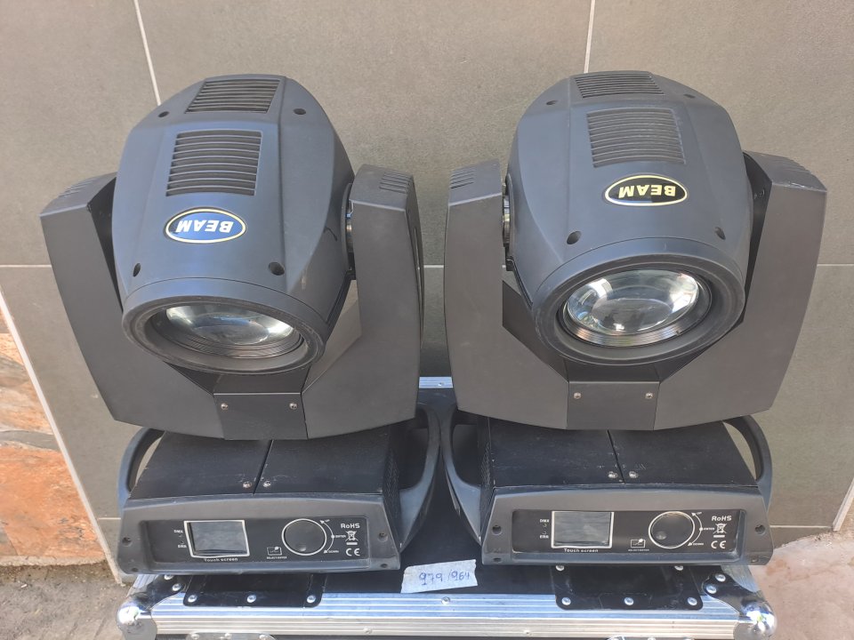 Dos Cabezas Moviles Beam 7R + Flightcase + Lámparas Nuevas de segunda mano · Foto 6 de 8 · Sevilla · 500 €
