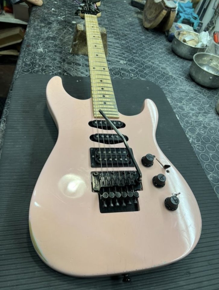 Fender HM Strat Edición Limitada Relic de segunda mano · Foto 3 de 9 · Valencia · 800 €