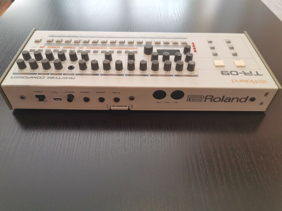 Roland  Boutique TR09