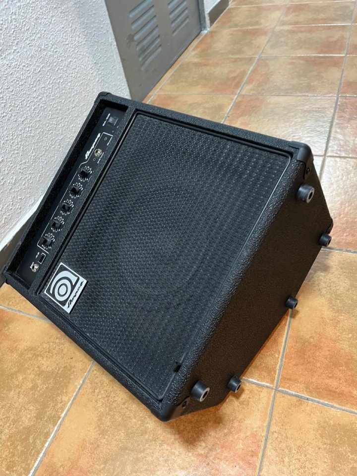 Ampli Bajo Ampeg BA-108v2