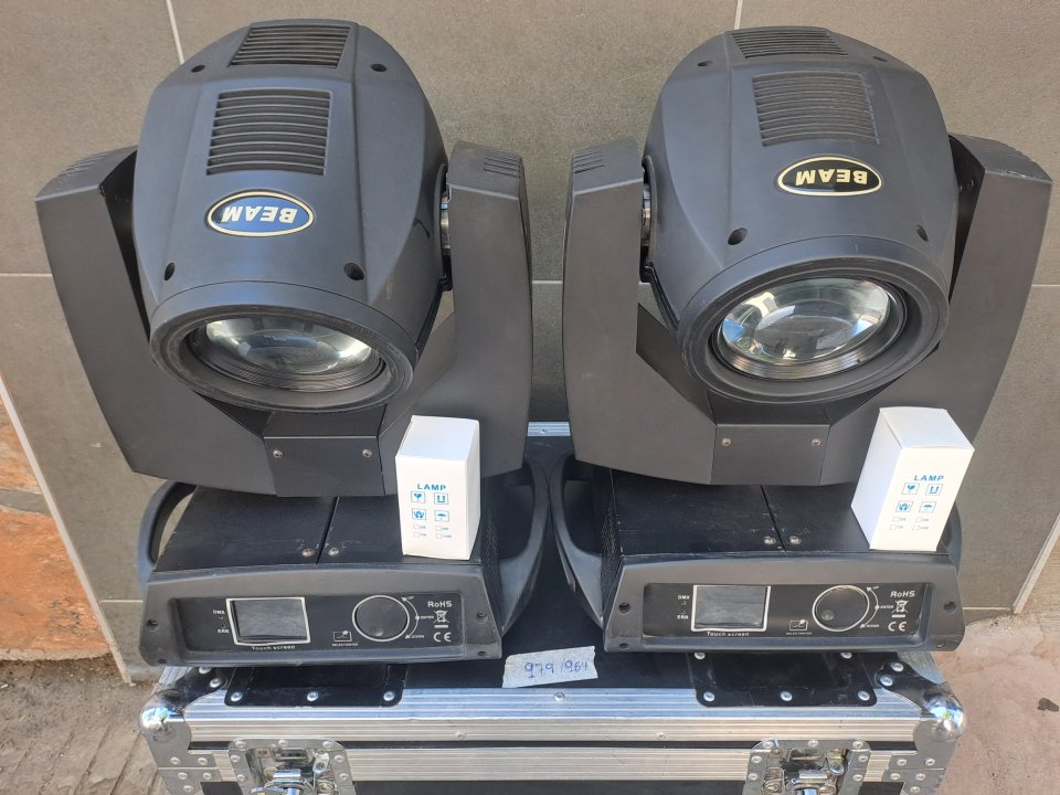 Dos Cabezas Moviles Beam 7R + Flightcase + Lámparas Nuevas de segunda mano · Foto 7 de 8 · Sevilla · 500 €