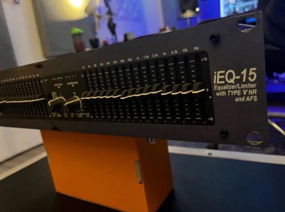 Ecualizador DBX iEQ15 de segunda mano · Foto 1 de 4 · Madrid · 230 €