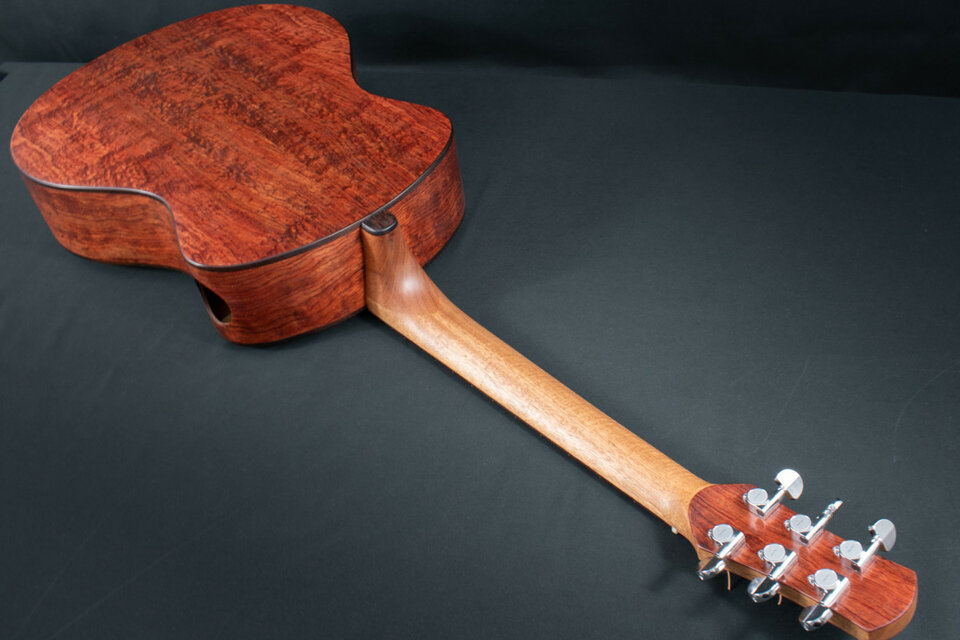 Guitarra acústica hecha a mano. Liquidación de Stock