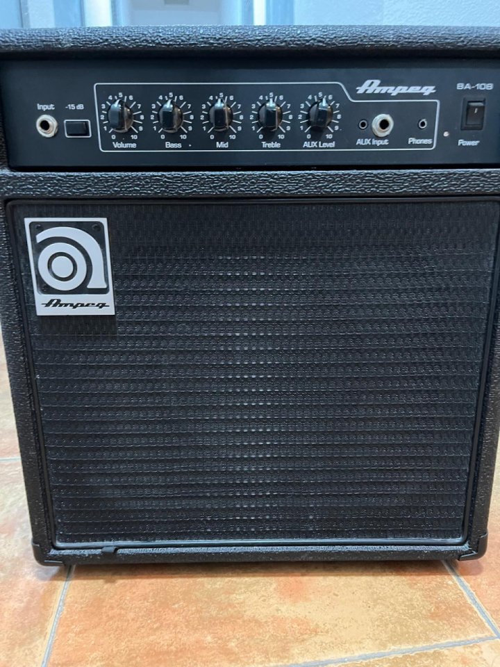 Ampli Bajo Ampeg BA-108v2