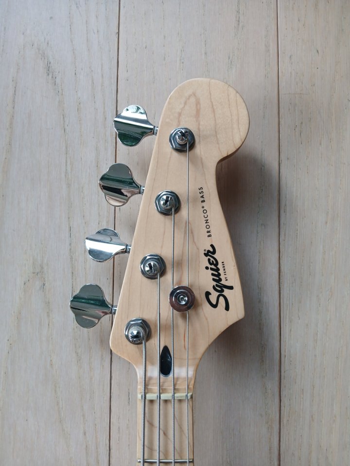 Squier FSR Sonic Bronco Shell Pink