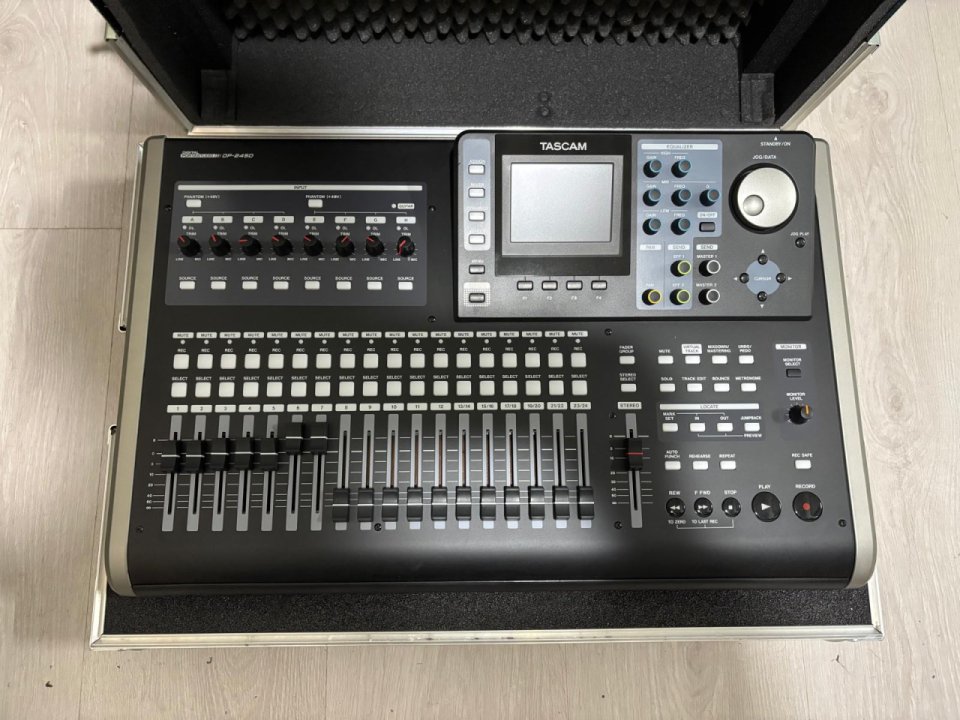 TASCAM DP24SD de segunda mano · Foto 1 de 3 · Granada · 350 €