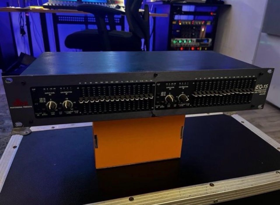 Ecualizador DBX iEQ15 de segunda mano · Foto 3 de 4 · Madrid · 230 €