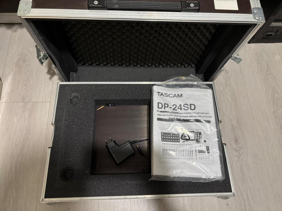 TASCAM DP24SD de segunda mano · Foto 3 de 3 · Granada · 350 €